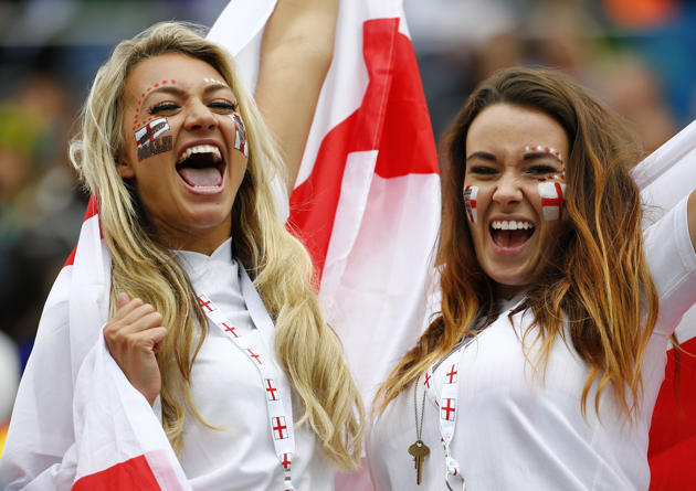Images-Pictures-and-Photos-of-Beautiful-Sexy-and-Hot-English-girls-England-Female-Fans-In-World-Cup-2018-1